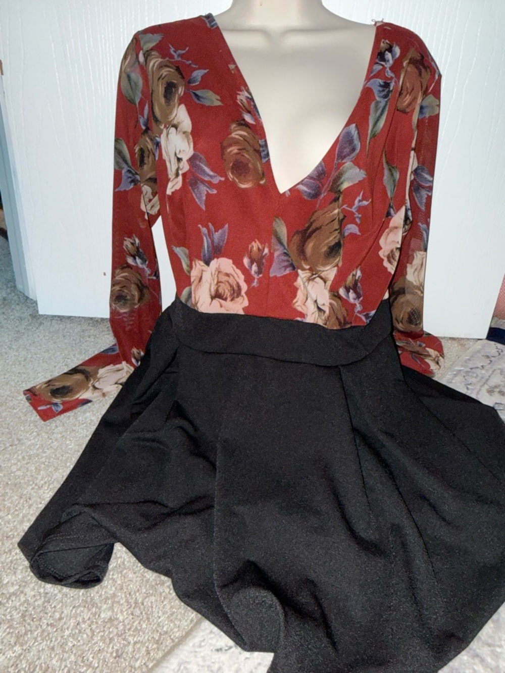 Floral V-Neck Long Sleeve Dress in Burgundy and Black - Picture 4 of 6